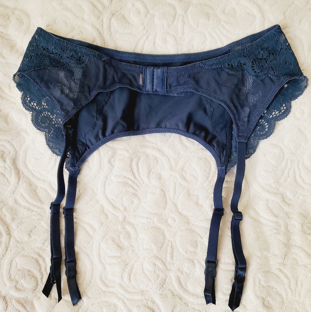 Garter - Picture 2 of 4